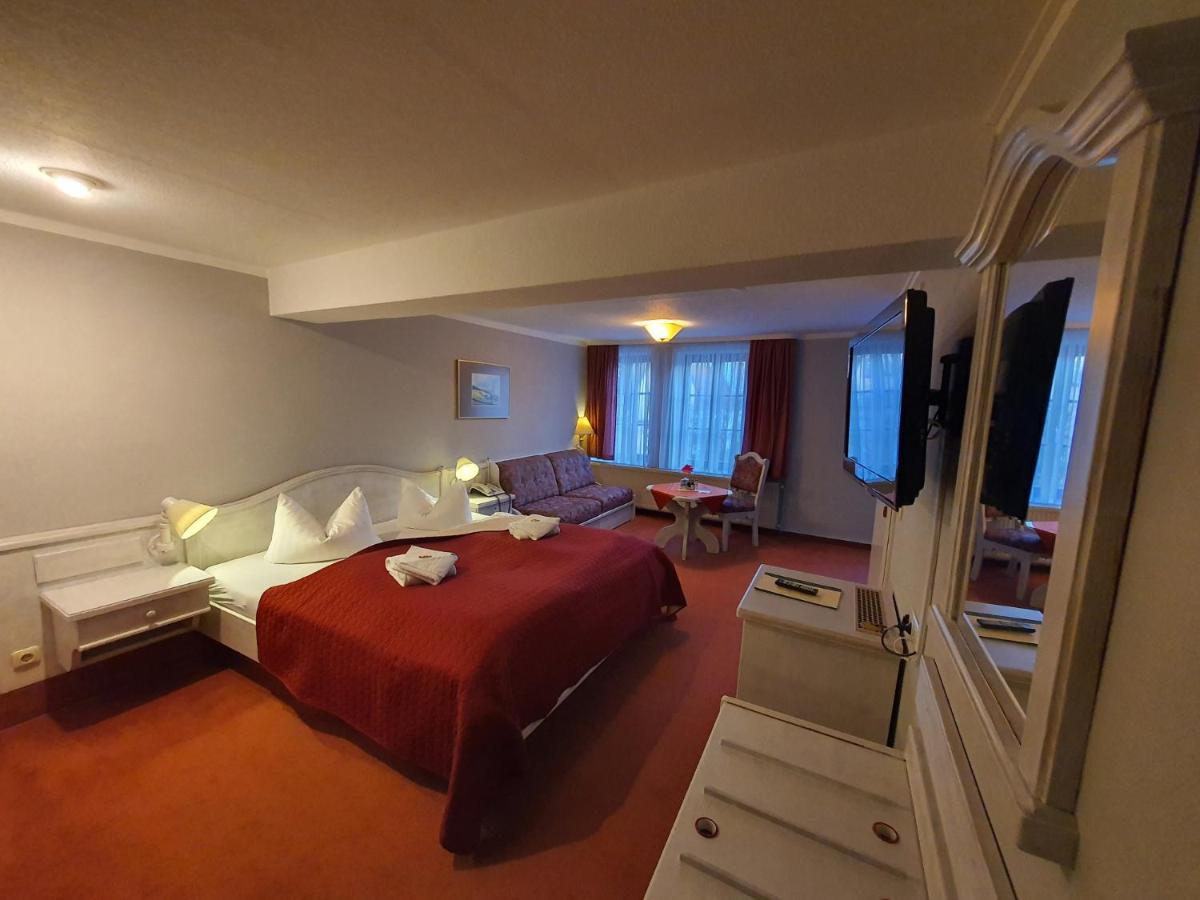 Hotel Zur Goldenen Sonne Кведлинбург Экстерьер фото
