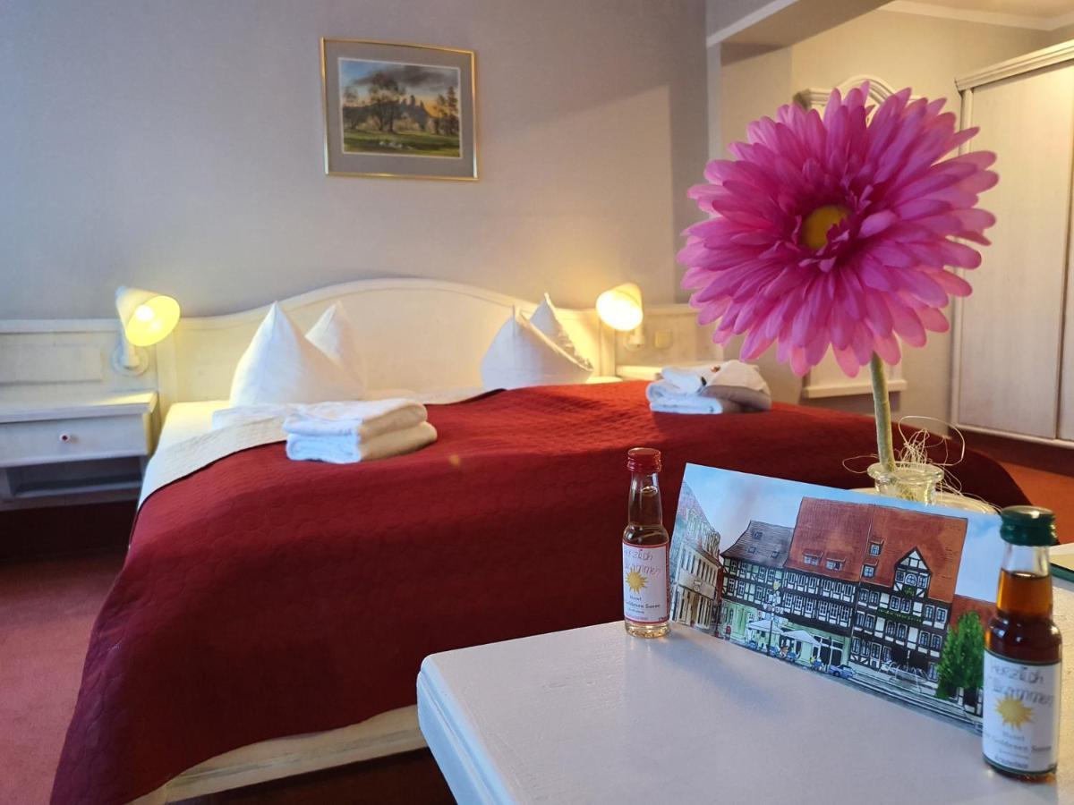 Hotel Zur Goldenen Sonne Кведлинбург Экстерьер фото