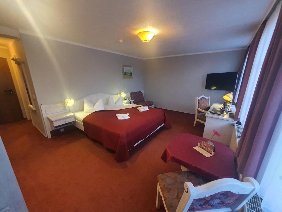 Hotel Zur Goldenen Sonne Кведлинбург Экстерьер фото