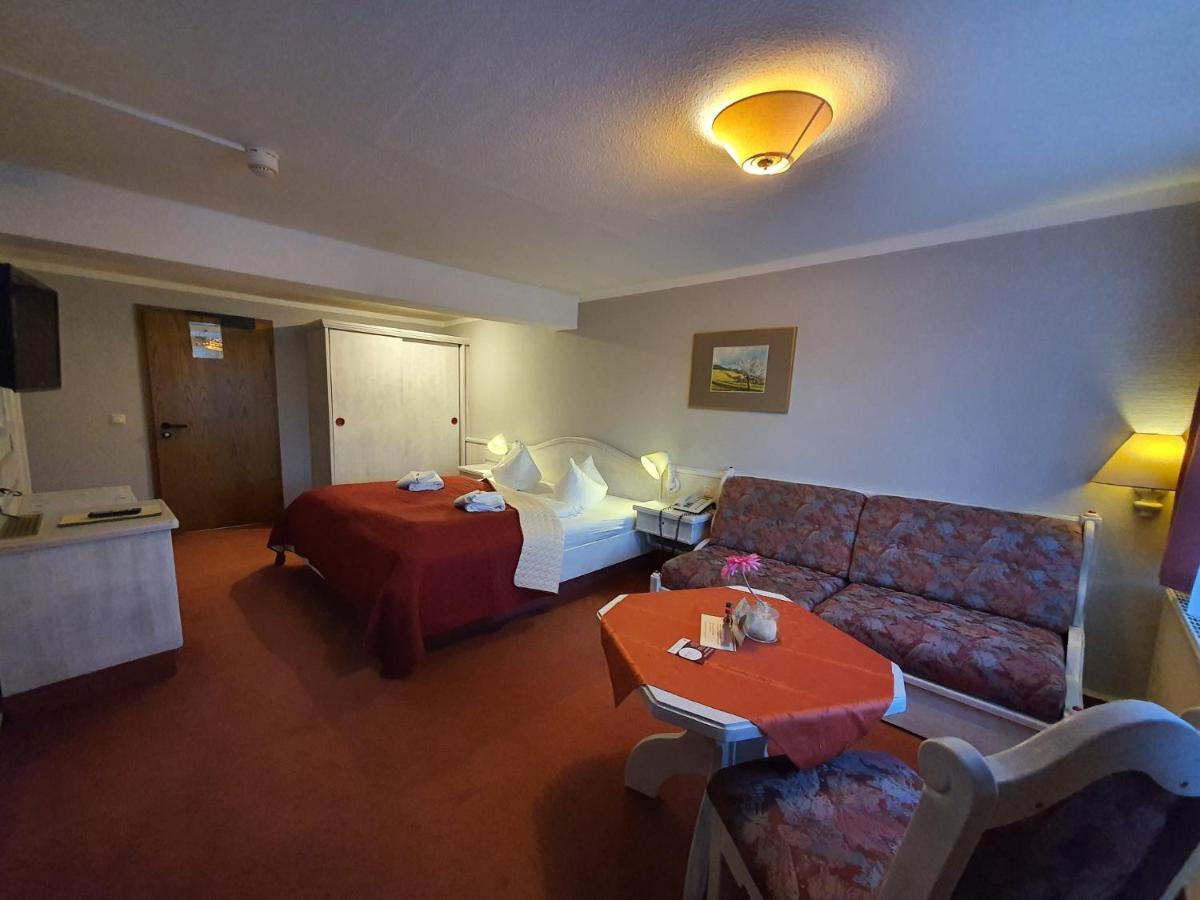 Hotel Zur Goldenen Sonne Кведлинбург Экстерьер фото