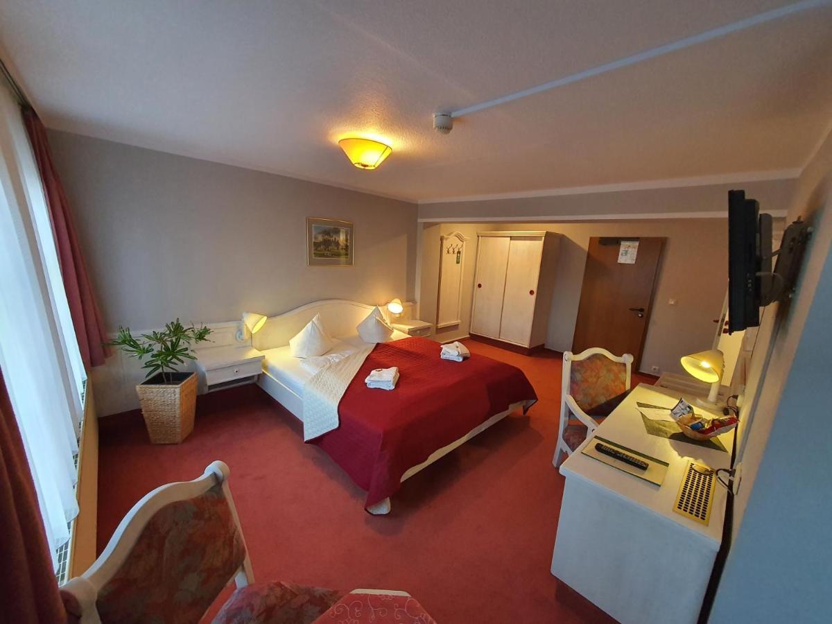 Hotel Zur Goldenen Sonne Кведлинбург Экстерьер фото