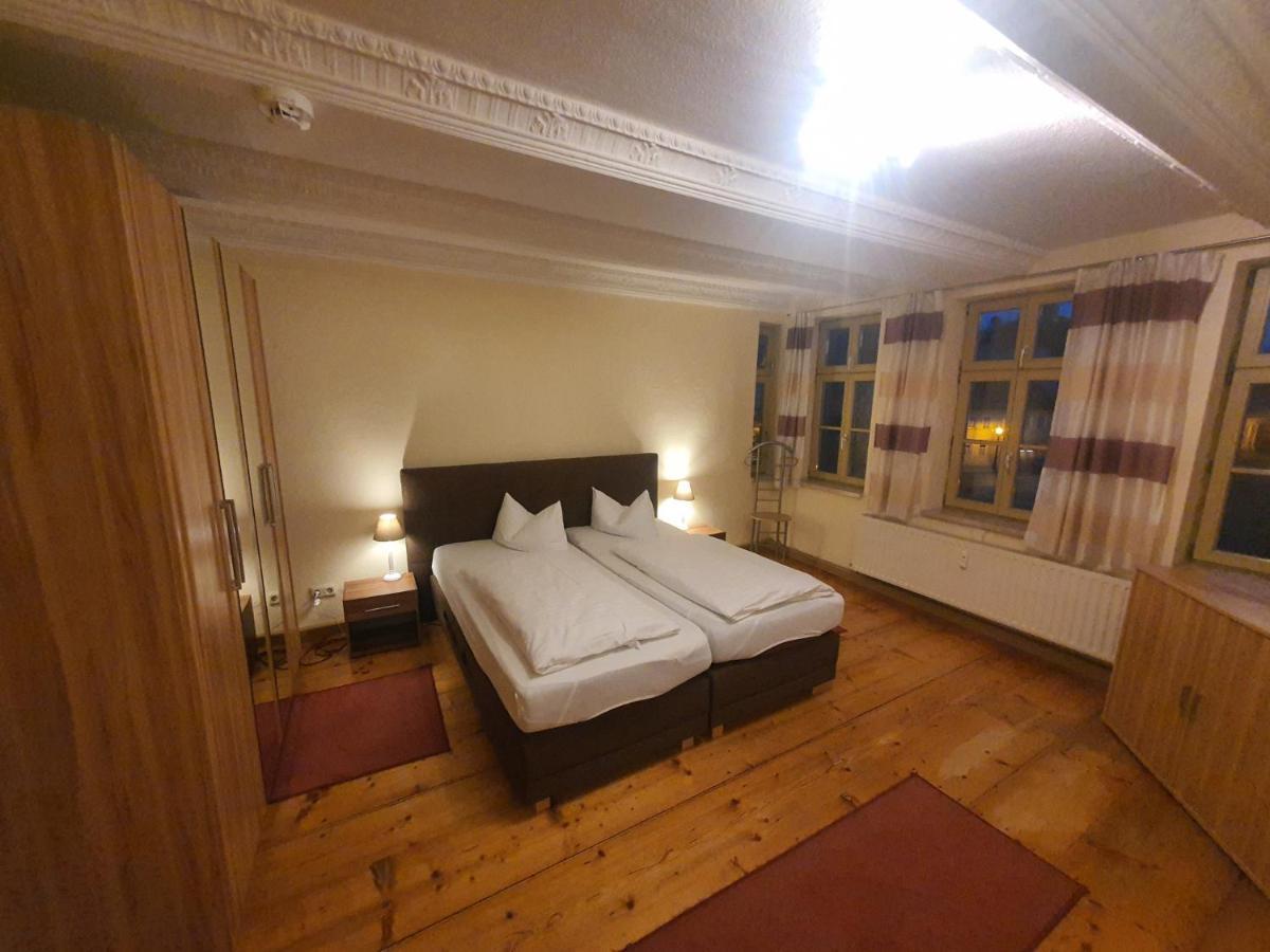 Hotel Zur Goldenen Sonne Кведлинбург Экстерьер фото