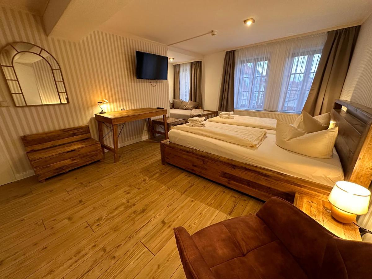 Hotel Zur Goldenen Sonne Кведлинбург Экстерьер фото