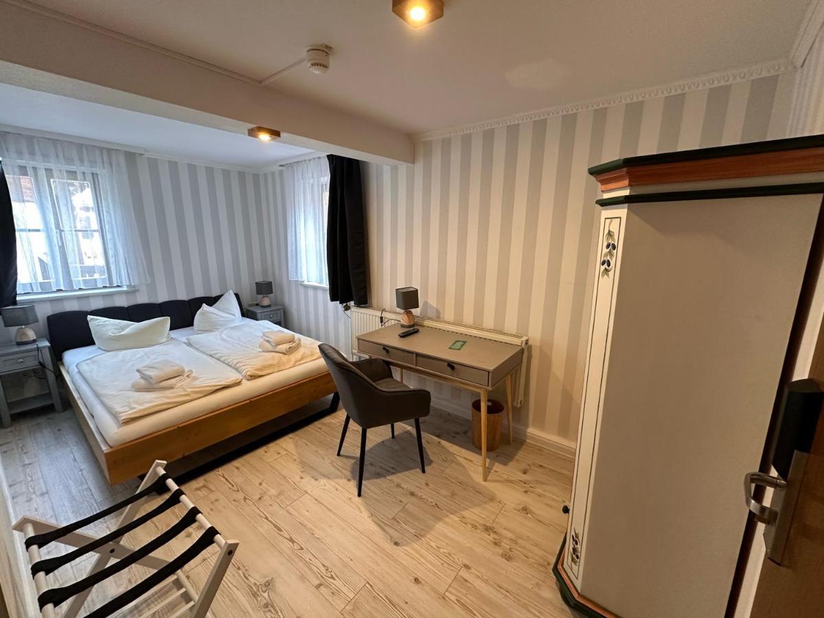 Hotel Zur Goldenen Sonne Кведлинбург Экстерьер фото
