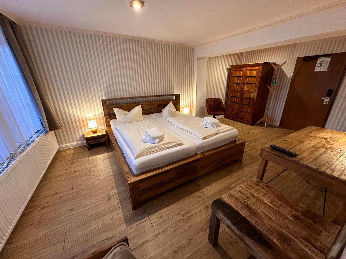 Hotel Zur Goldenen Sonne Кведлинбург Экстерьер фото
