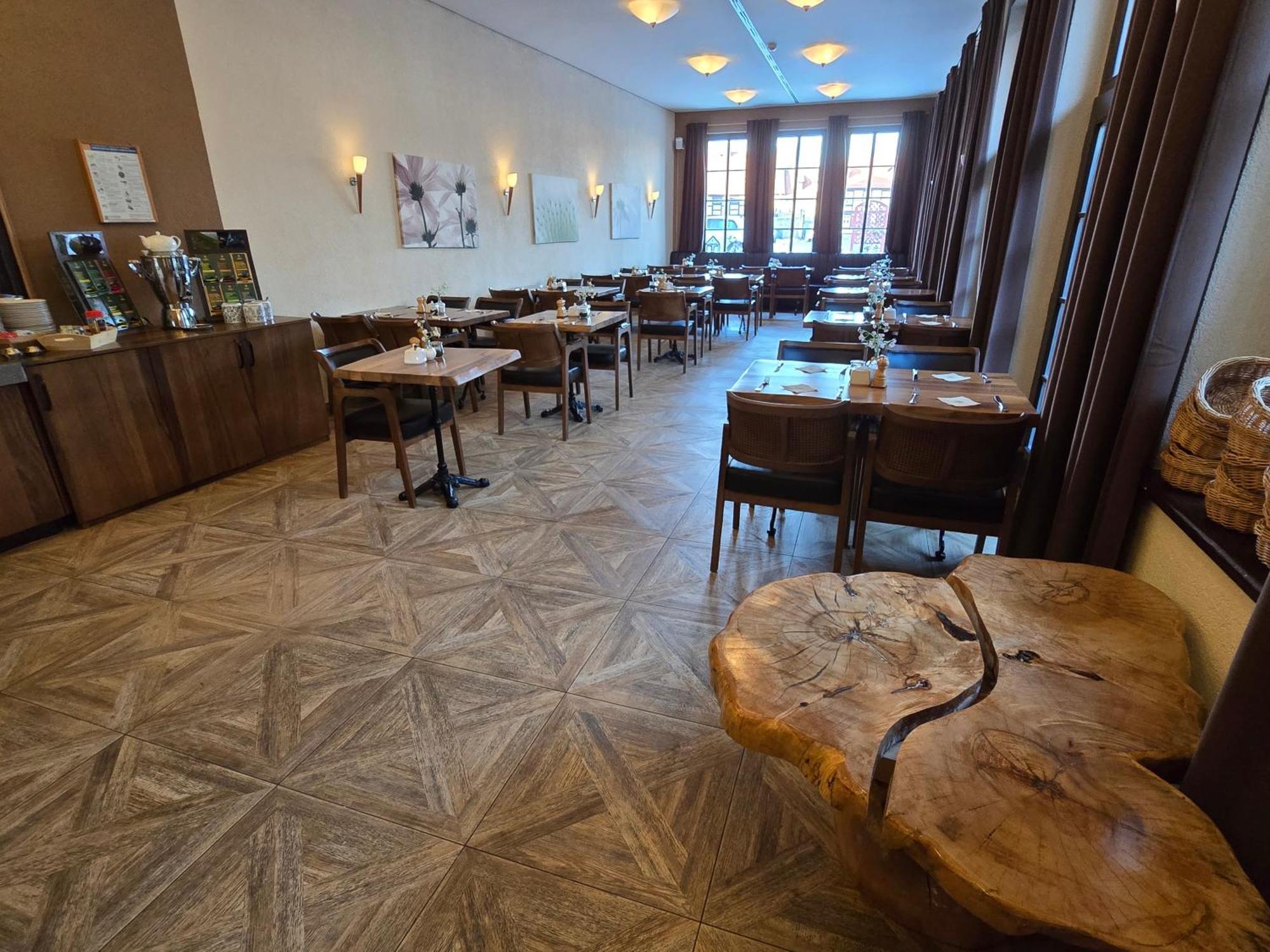 Hotel Zur Goldenen Sonne Кведлинбург Экстерьер фото