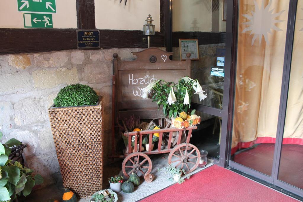Hotel Zur Goldenen Sonne Кведлинбург Экстерьер фото