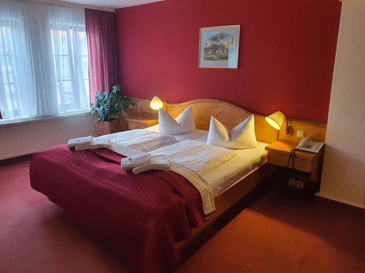 Hotel Zur Goldenen Sonne Кведлинбург Экстерьер фото