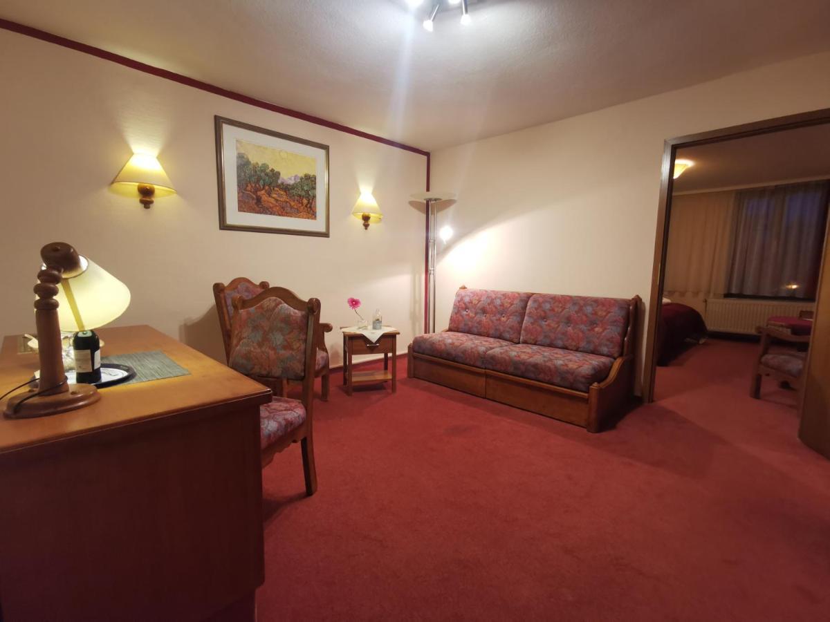 Hotel Zur Goldenen Sonne Кведлинбург Экстерьер фото