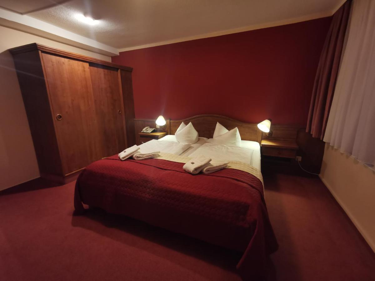 Hotel Zur Goldenen Sonne Кведлинбург Экстерьер фото