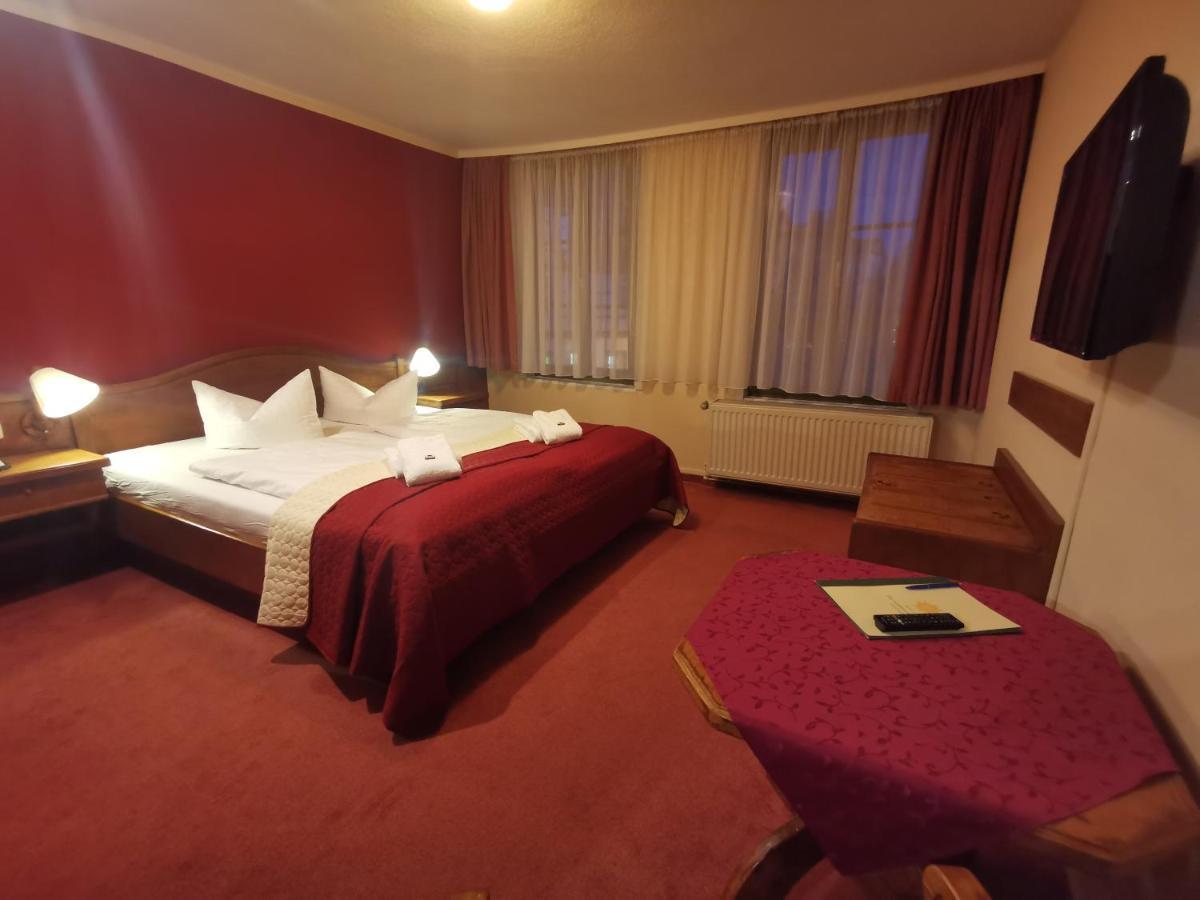 Hotel Zur Goldenen Sonne Кведлинбург Экстерьер фото
