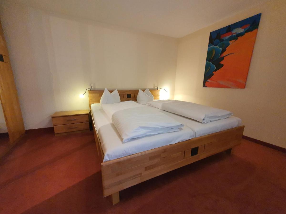 Hotel Zur Goldenen Sonne Кведлинбург Экстерьер фото