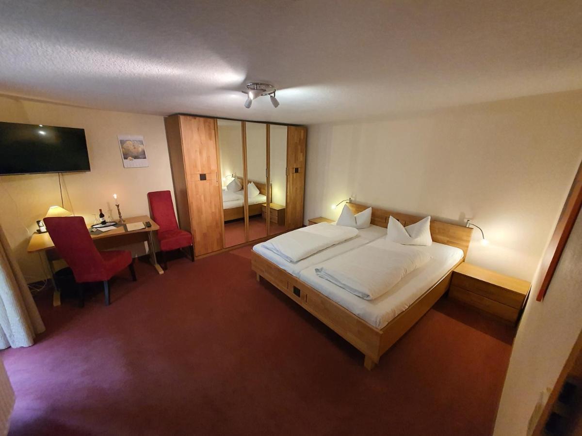 Hotel Zur Goldenen Sonne Кведлинбург Экстерьер фото