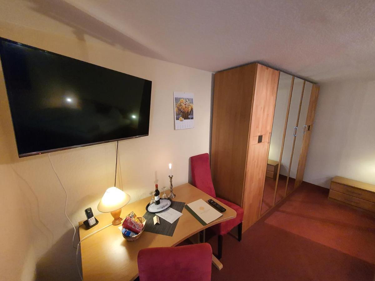 Hotel Zur Goldenen Sonne Кведлинбург Экстерьер фото