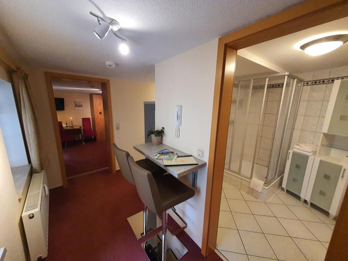 Hotel Zur Goldenen Sonne Кведлинбург Экстерьер фото