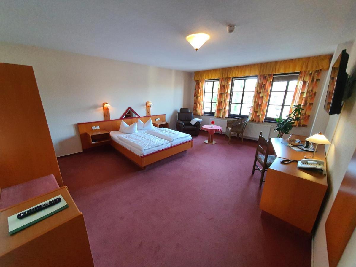Hotel Zur Goldenen Sonne Кведлинбург Экстерьер фото