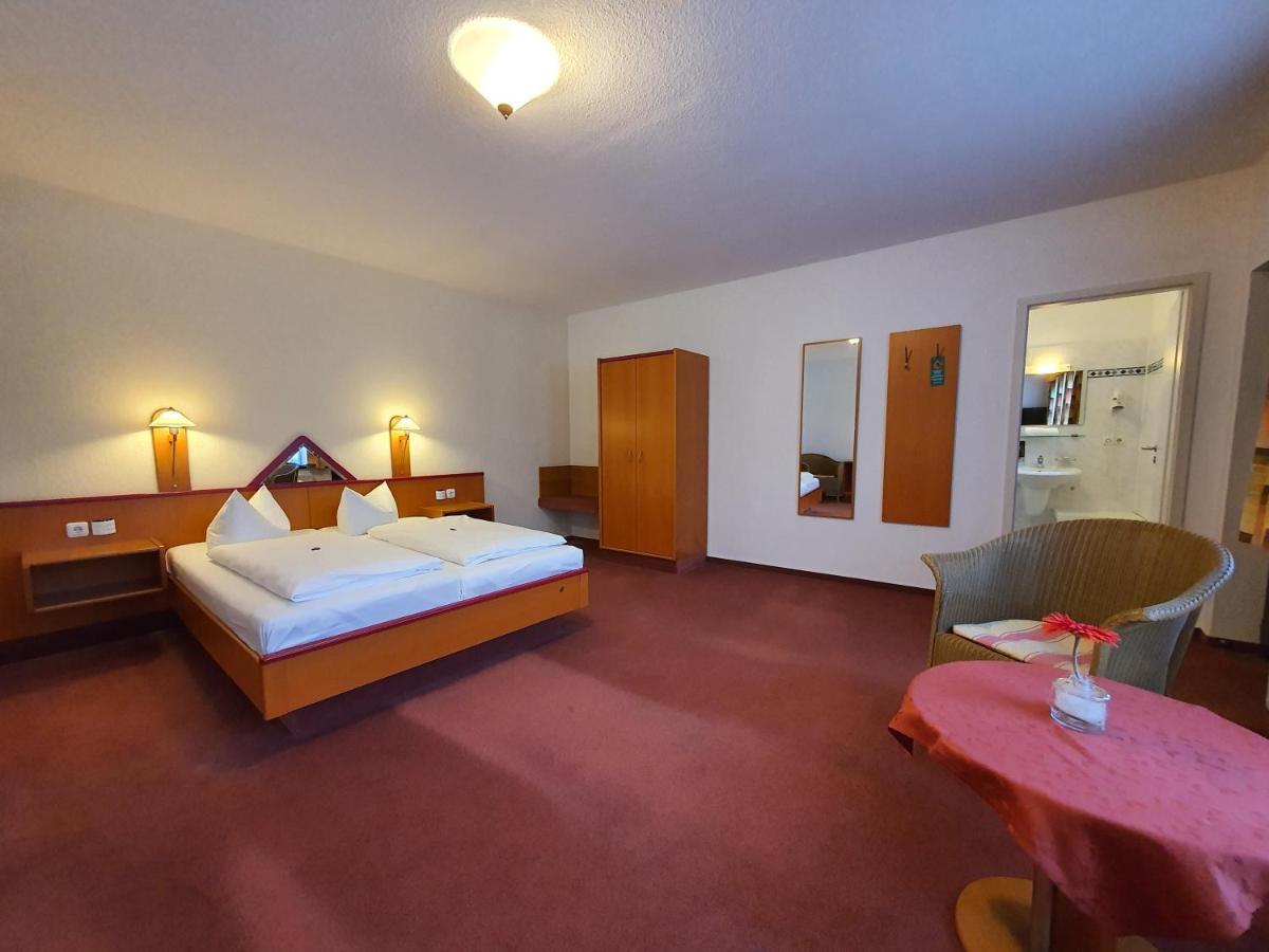 Hotel Zur Goldenen Sonne Кведлинбург Экстерьер фото