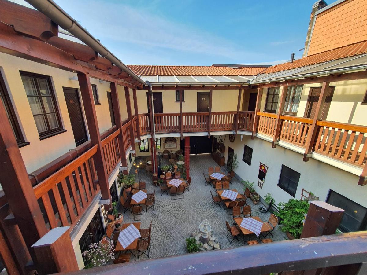 Hotel Zur Goldenen Sonne Кведлинбург Экстерьер фото