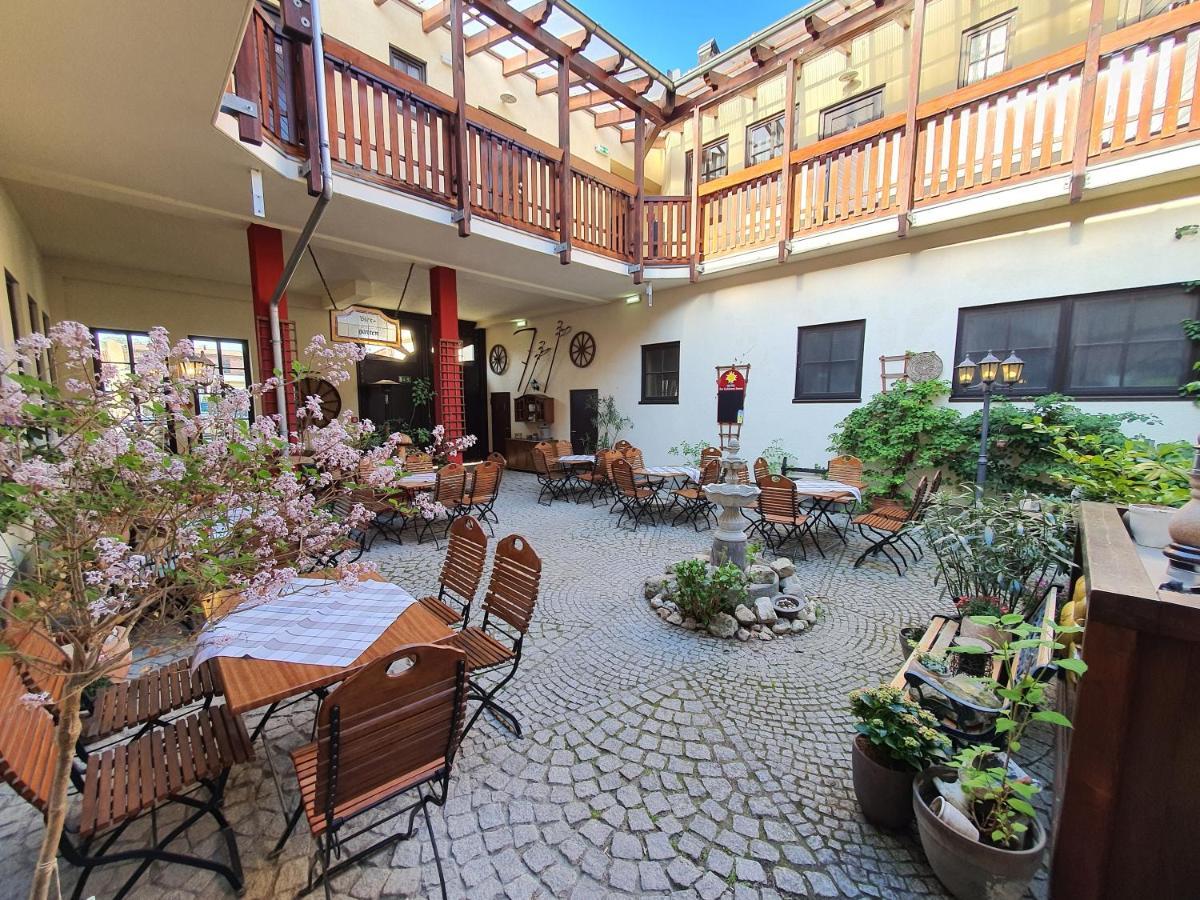 Hotel Zur Goldenen Sonne Кведлинбург Экстерьер фото